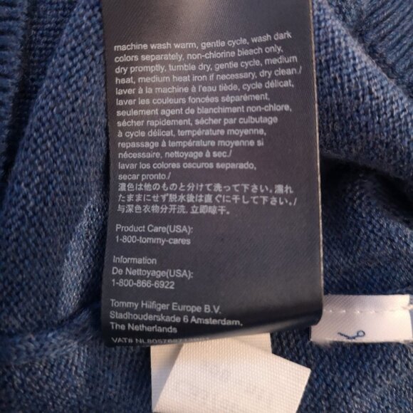 Tommy Hilfiger Men's Loose Fit V-neck Lightweight Sweater - Picture 6 of 9
